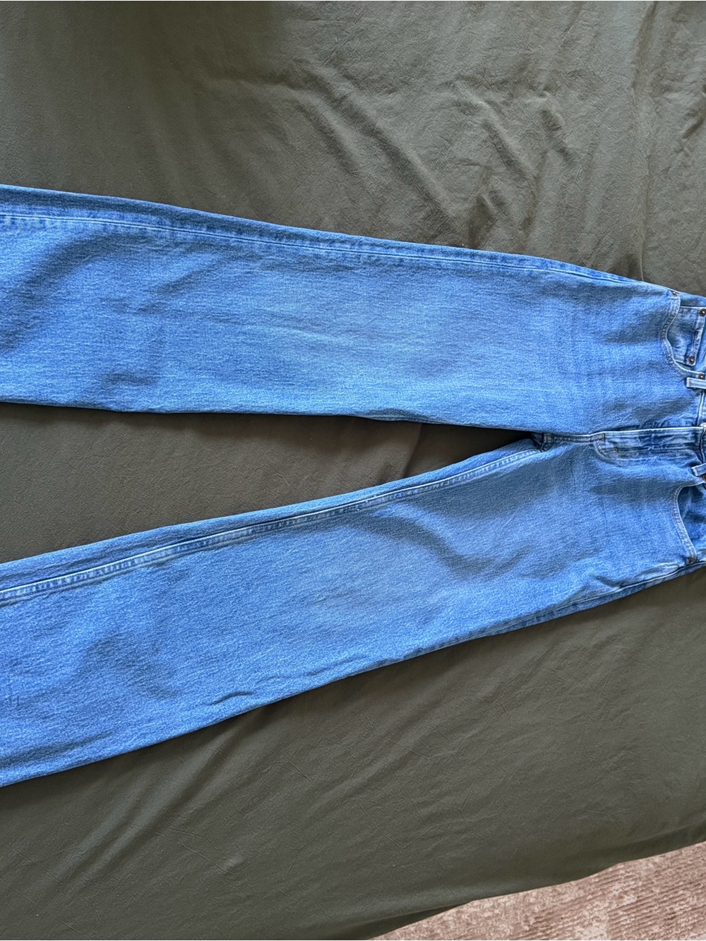 Abercrombie & Fitch 90s Relaxed high rise jeans in Dark Wash. Size 25 or 0, reg
